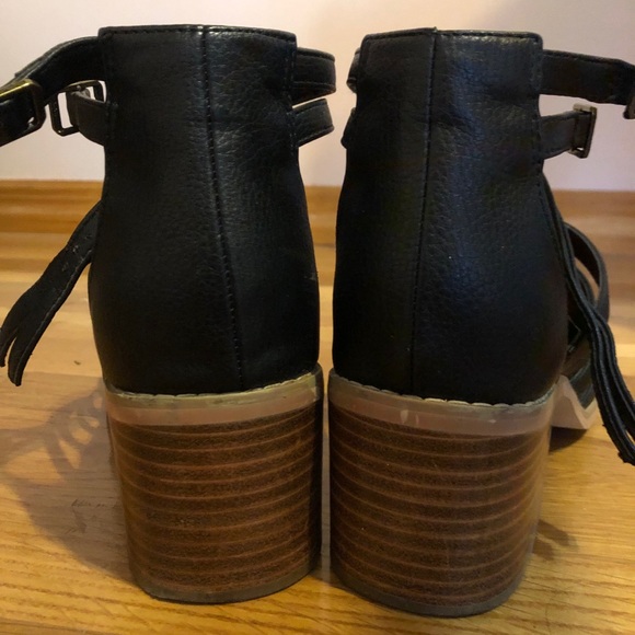 Black strapped bootie - Picture 3 of 5